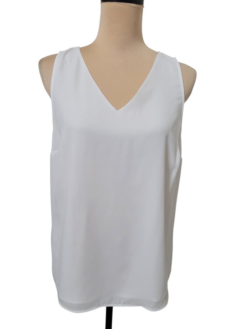 Nine West Size M White V Neck Sleeveless Blouse, Gently Used Condition